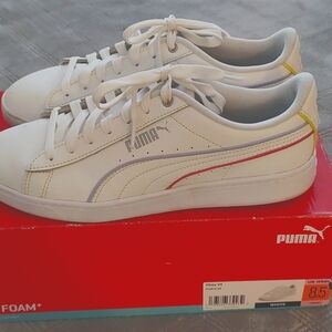 Woman Puma tennis shoes size 8.5